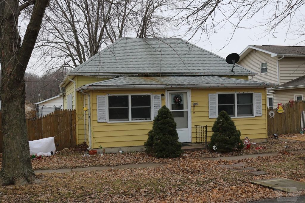 204 Cedar St, Montrose, IA 52639