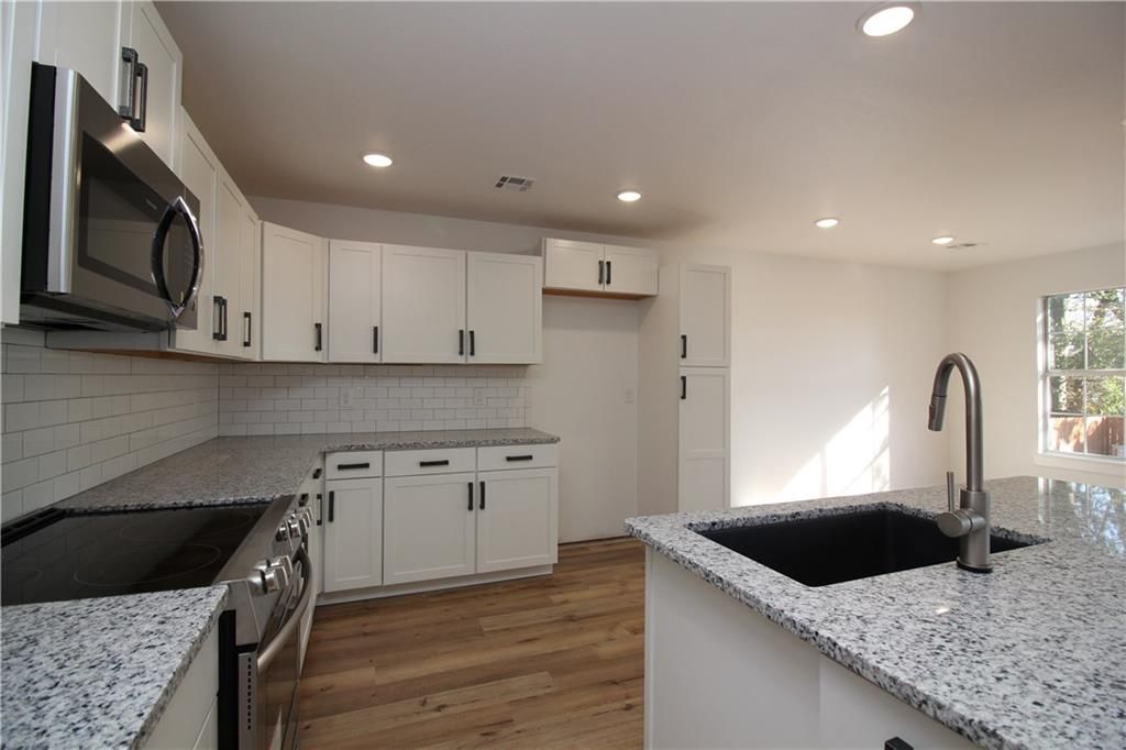 2901 SW 8th St, Bentonville, AR - 4 Bed, 2 Bath Single-Family Home - 26