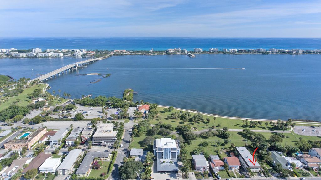230 S Lakeside Dr #4, Lake Worth Beach, FL 33460