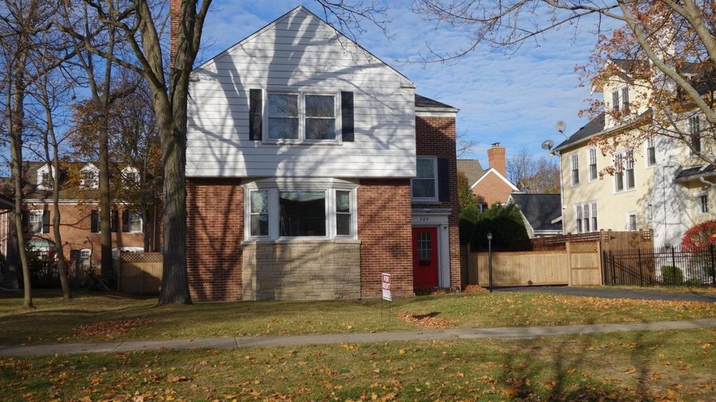 789 Cherry St #1, Winnetka, IL 60093
