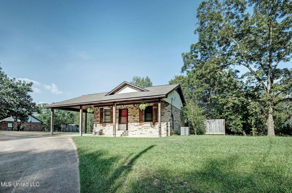 324 N  Church St, Florence, MS 39073