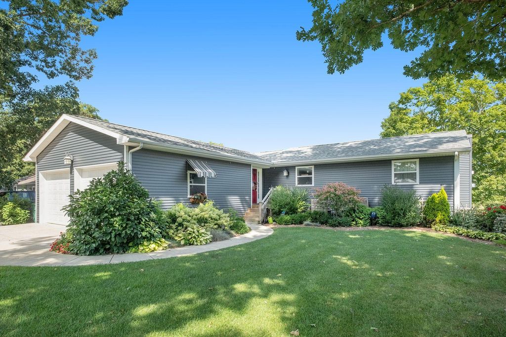 3025 Drive, Marshall, MI 49068