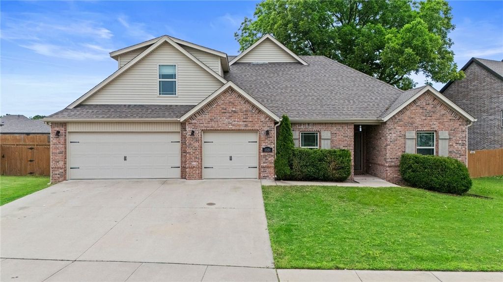 1320 Lariat Dr, Centerton, AR 72719