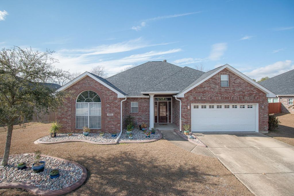 14331 Carriage Cir, Gulfport, MS 39503