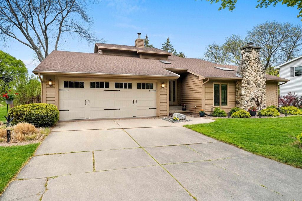 717 EAU CLAIRE PLACE, De Pere, WI 54115