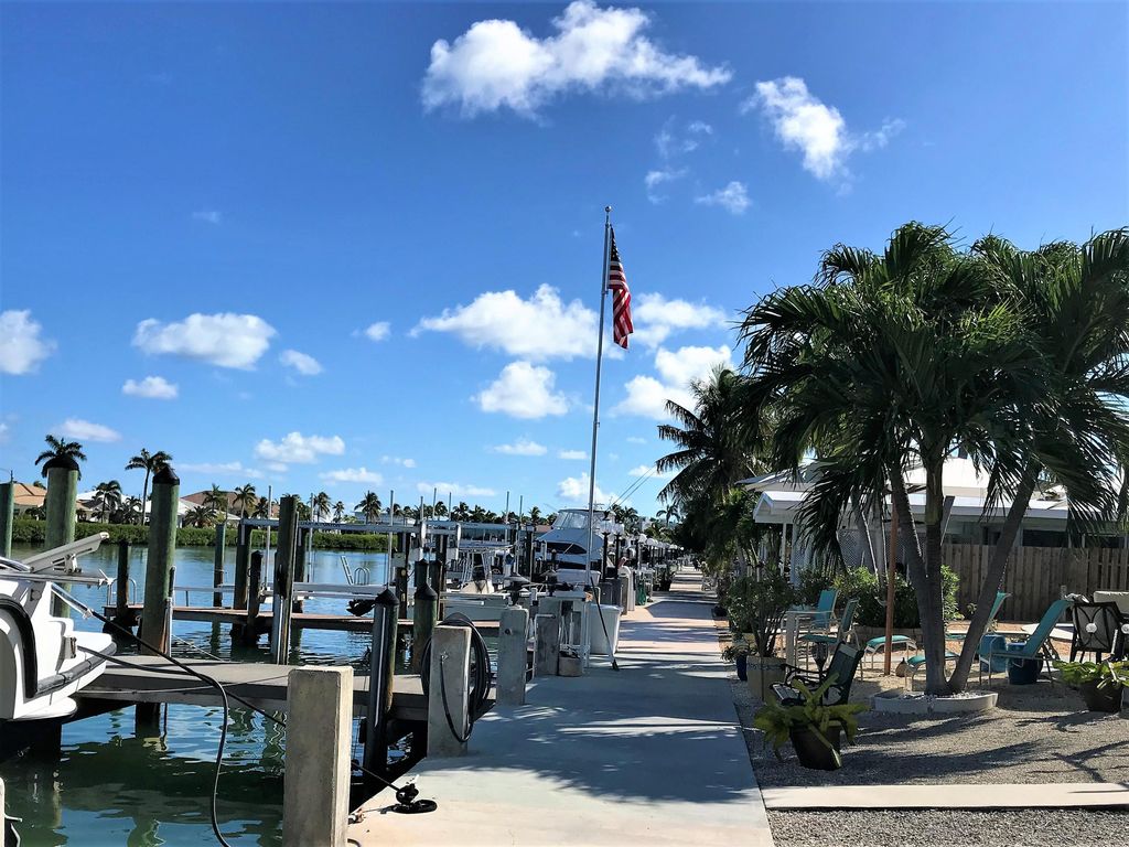 37 7th St, Key Colony Beach, FL 2 Bed, 2 Bath MultiFamily Home 45