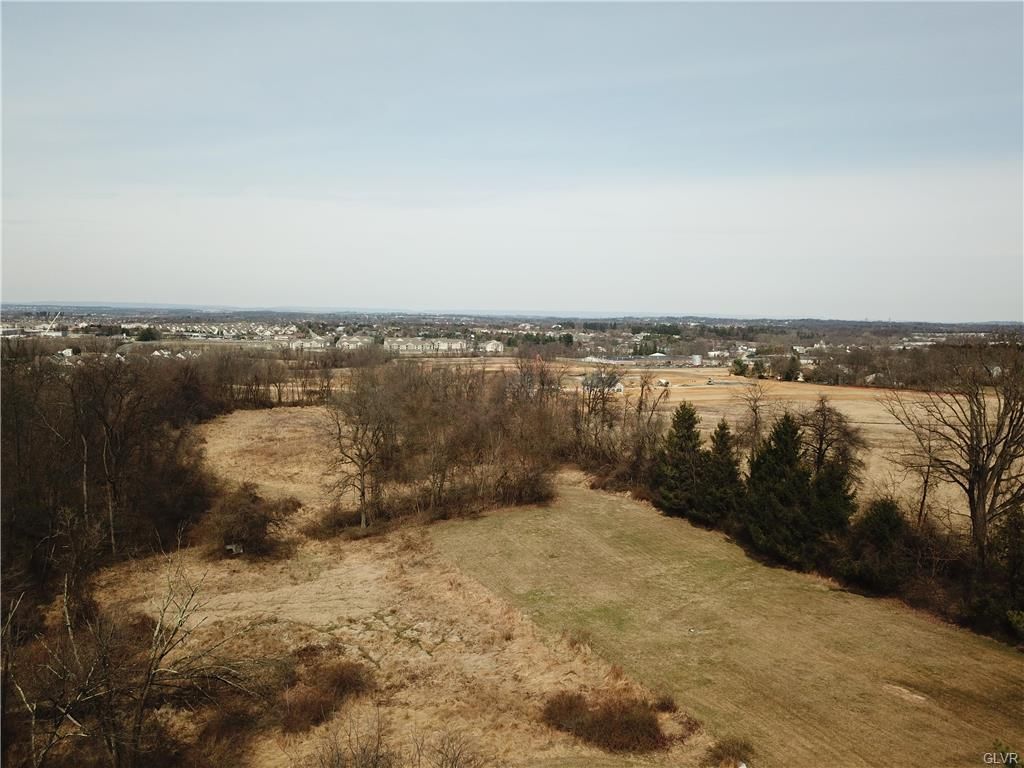 3923 Gehman Rd, Macungie, PA 18062