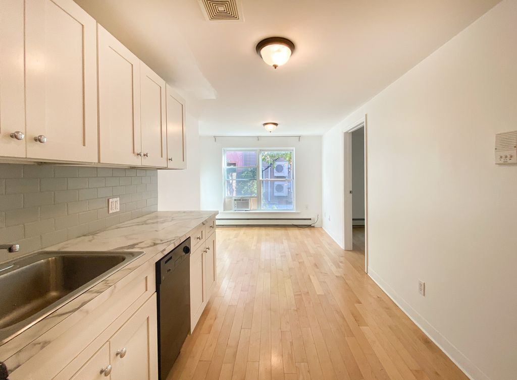 251 Powers St #Rch, Brooklyn, NY 11211