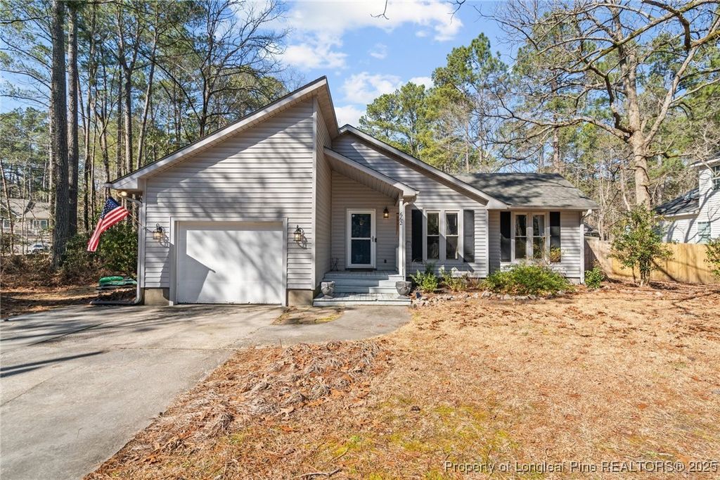 662 Riverbirch Dr, Vass, NC 28394