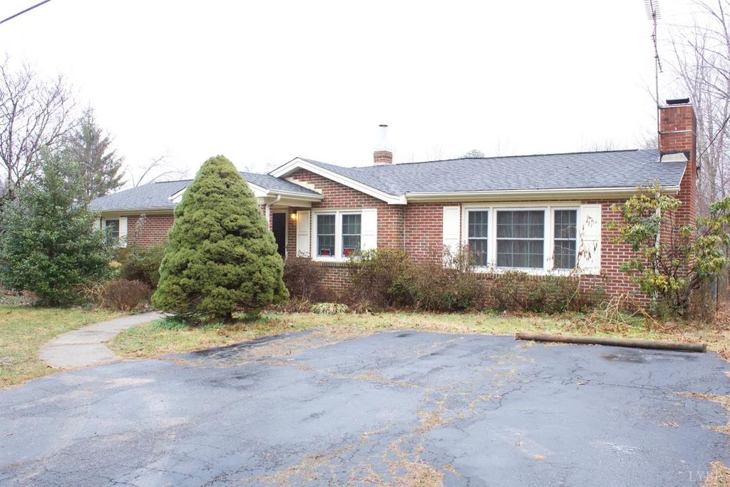 7338 Red House Rd, Appomattox, VA 3 Bed, 2 Bath SingleFamily Home