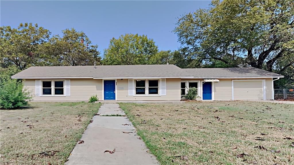 604 W 11th St, Elgin, TX 78621