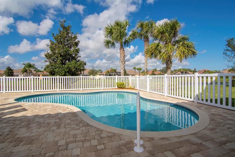 5254 Eleuthra Cir, Vero Beach, FL 32967