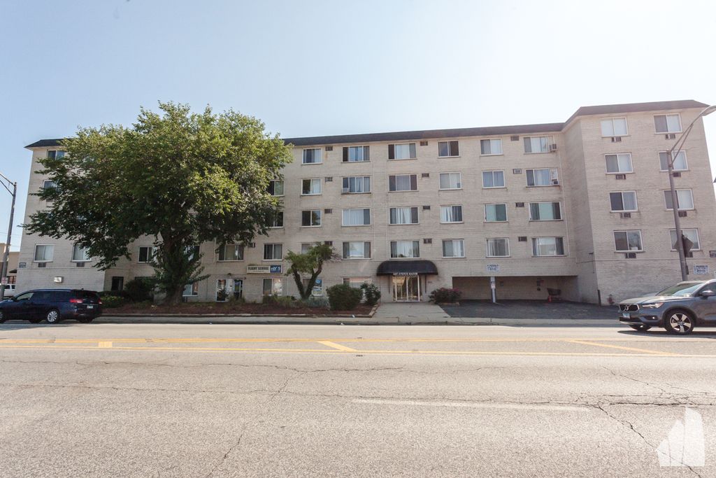 1227 S Harlem Ave #510, Berwyn, IL 60402