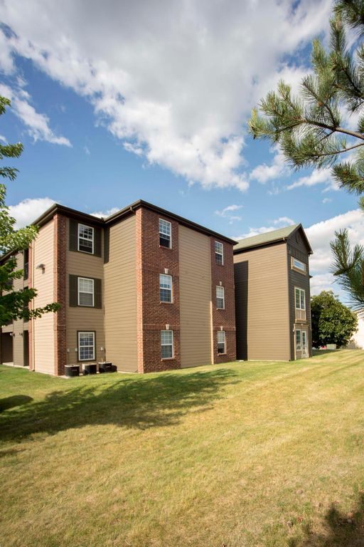 4915 Belle Chase Blvd, Lansing, MI 48910