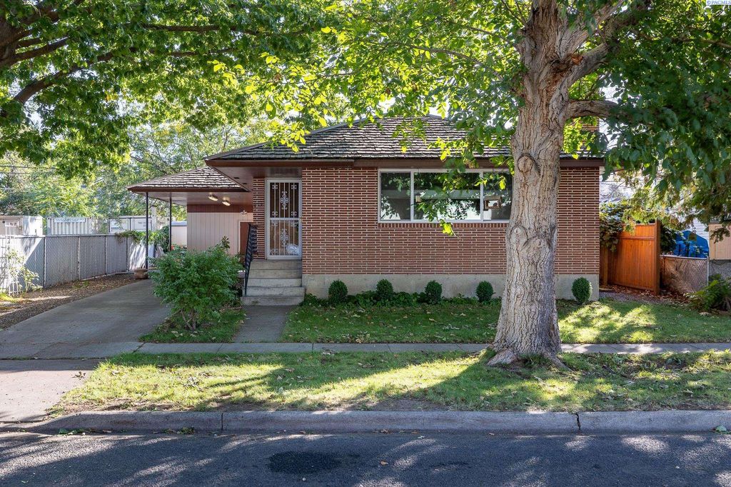 612 Main St, Prosser, WA 99350