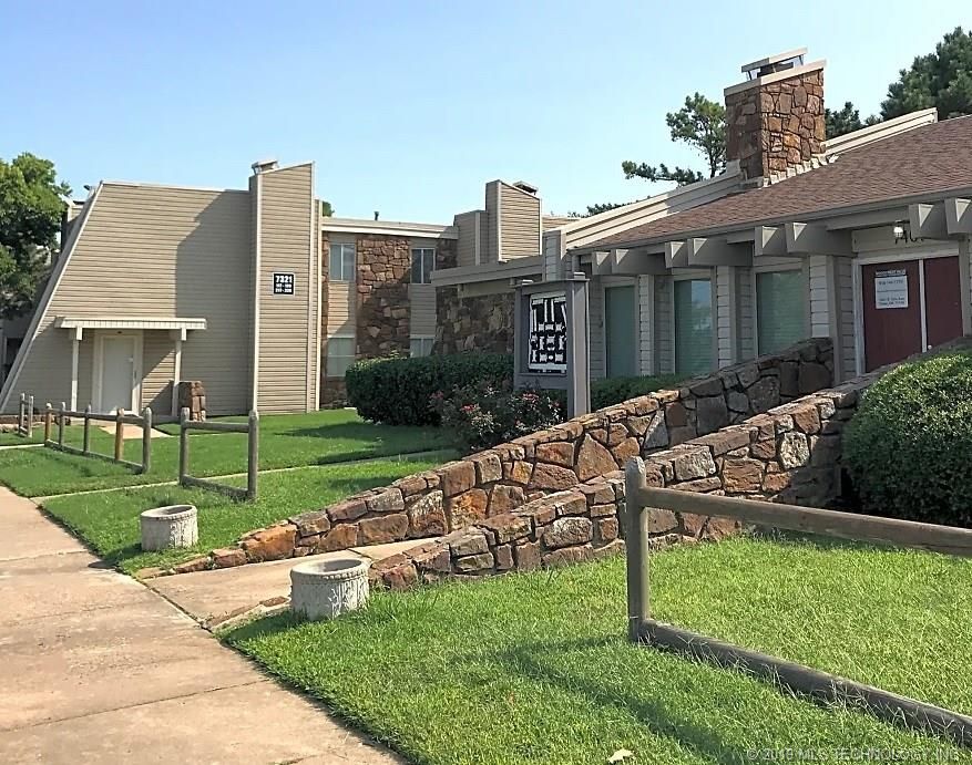 7469 S Yale Ave 7369C, Tulsa, OK 2 Bed, 3 Bath Townhouse 34 Photos