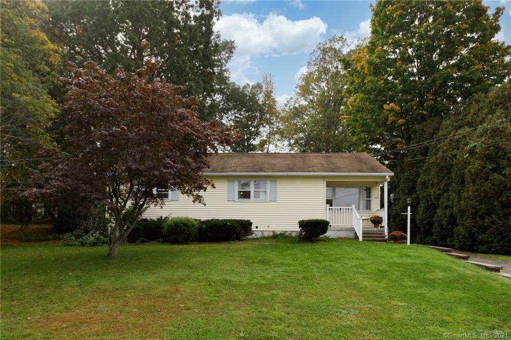 52 Diane Dr, Manchester, CT 06040