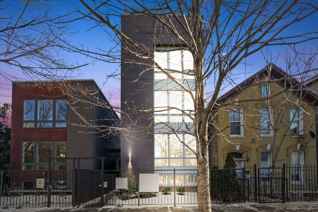 741 N  Elizabeth St #1, Chicago, IL 60642