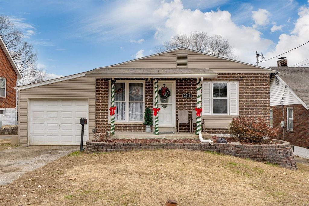 2716 W Tennyson Ave, Saint Louis, MO 63114