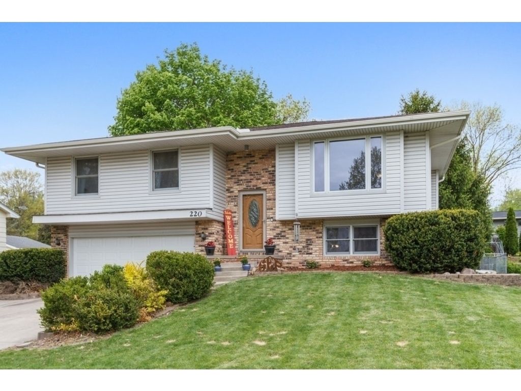 220 10th Ave SW, Altoona, IA 50009 | Trulia