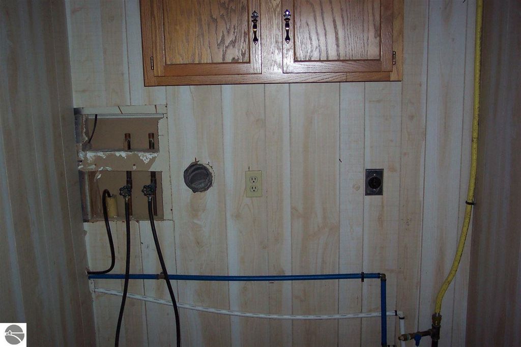 6257 N Northway Dr, Lake City, MI - 3 Bed, 2 Bath Single-Family Home