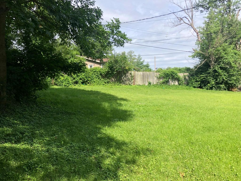 1031 Nana Ln, Saint Louis, MO 63131