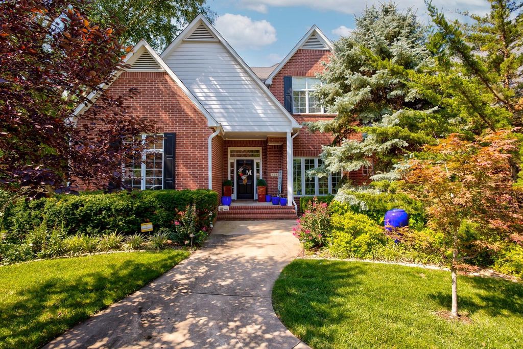 419 N Brook Forest Rd, Derby, KS 67037