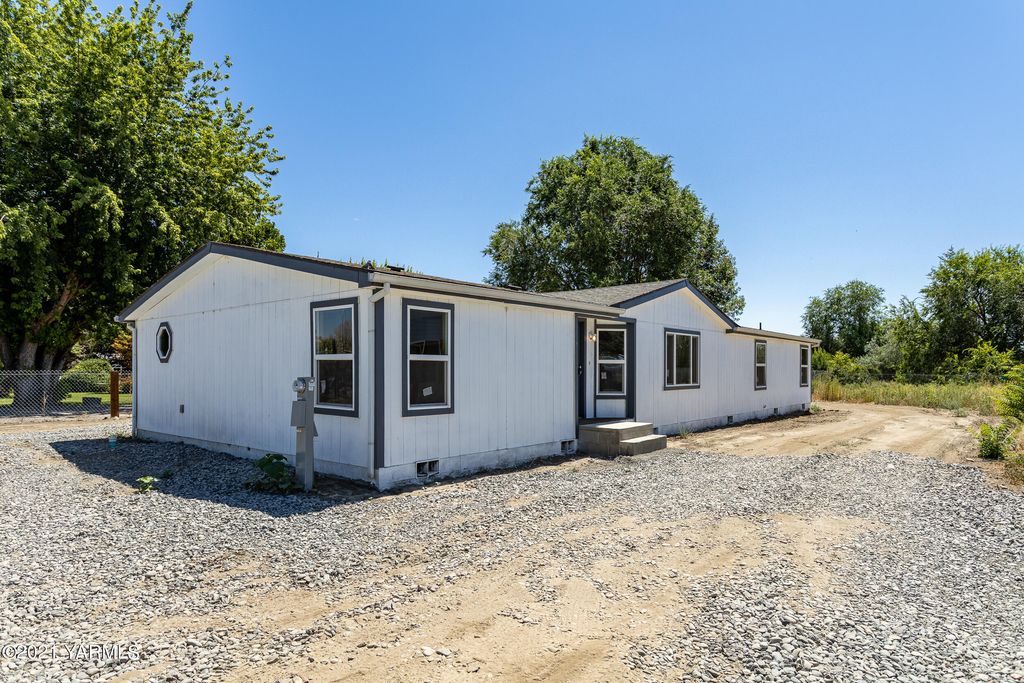 288 Buena Loop Rd, Zillah, WA 98953