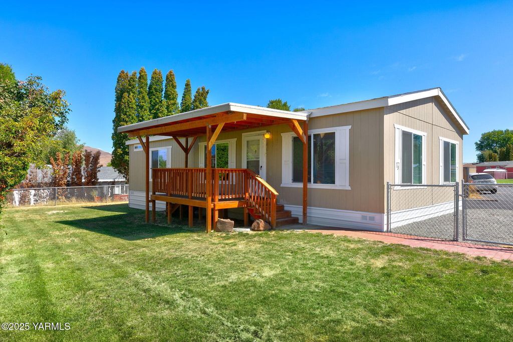 710 State Route 821 #39, Yakima, WA 98901