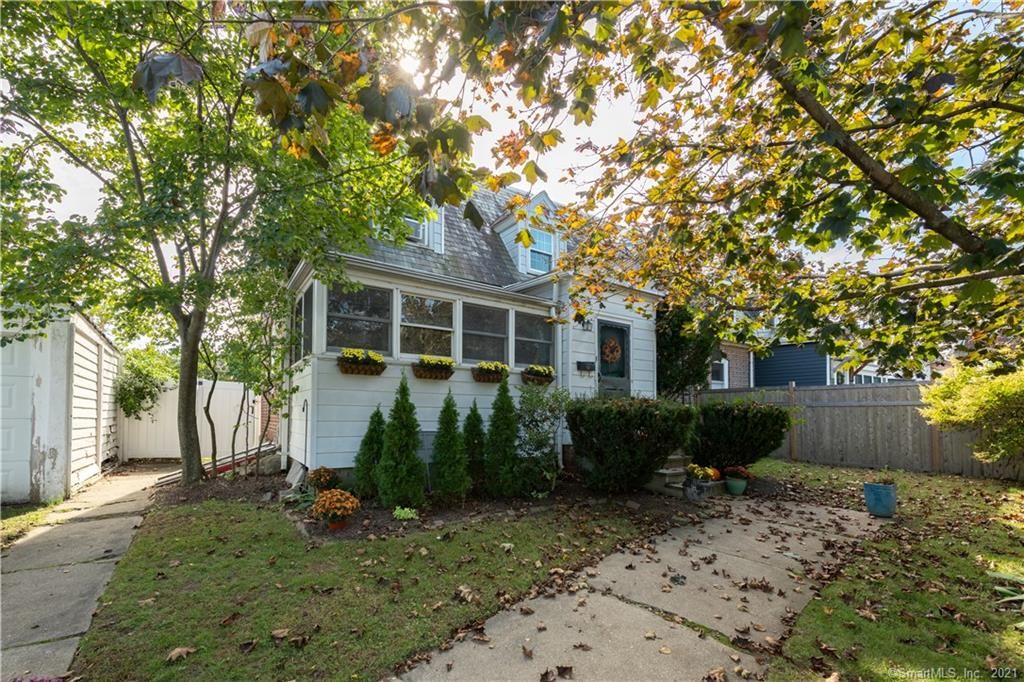 13 Meadowbrook Rd, Fairfield, CT 06824