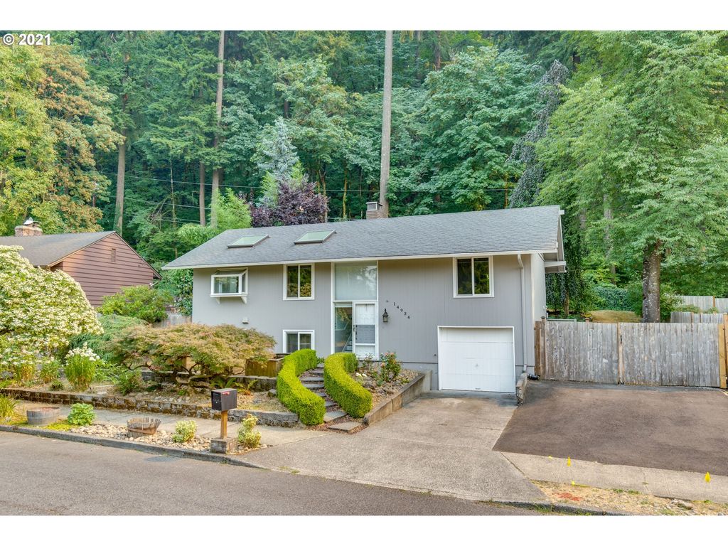 14936 SE Gladstone St, Portland, OR 97236