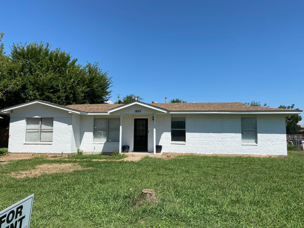 1803 SE 13th St, Mineral Wells, TX 76067