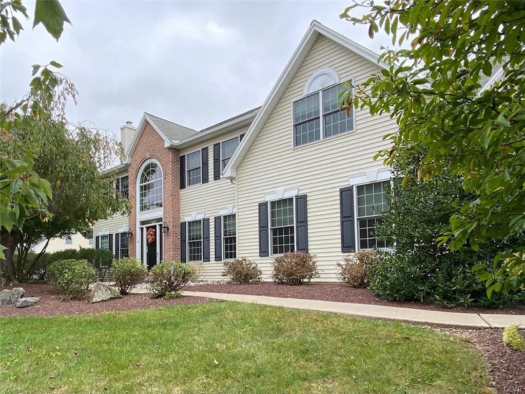 2244 Oakwood Ct, Fogelsville, PA 18051