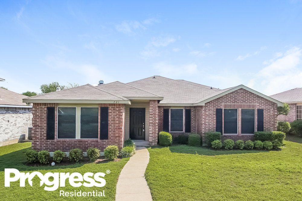 721 Lovern St, Cedar Hill, TX 75104