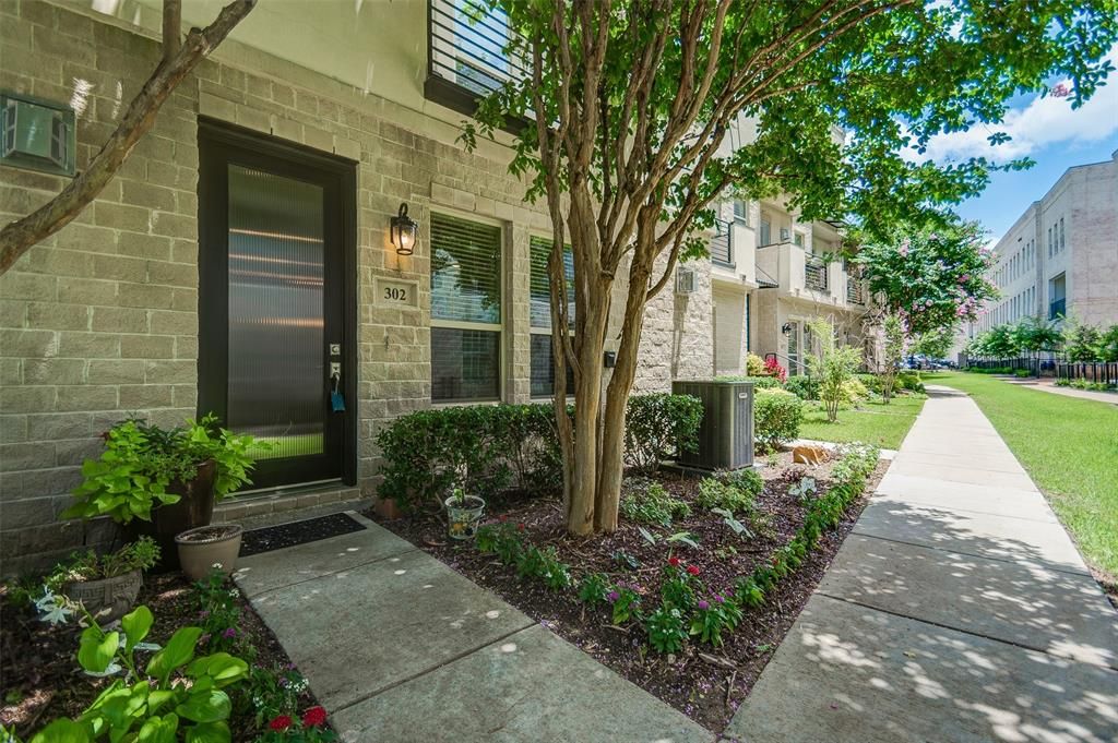 7333 Valley View Ln #302, Dallas, TX 75240