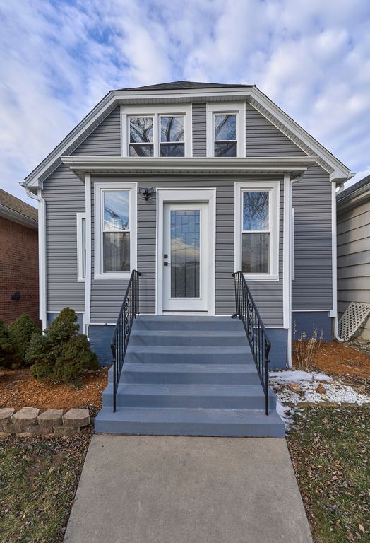 5752 N Mango Ave, Chicago, IL 60646