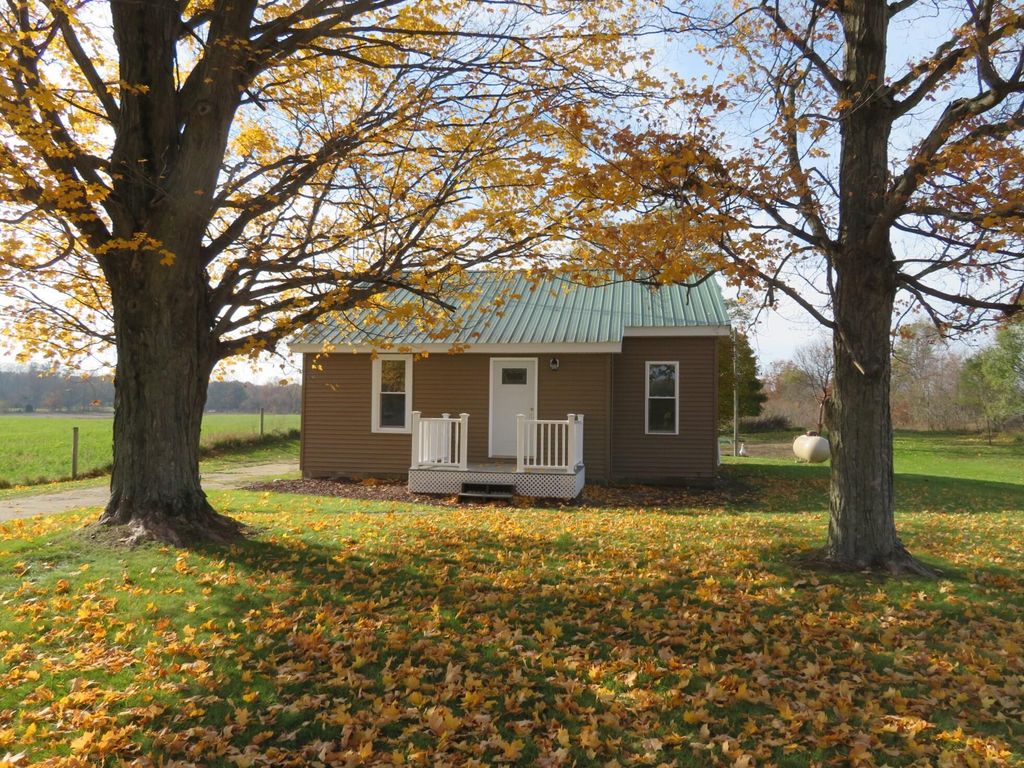 66372 Halfway Rd, Burr Oak, MI 49030