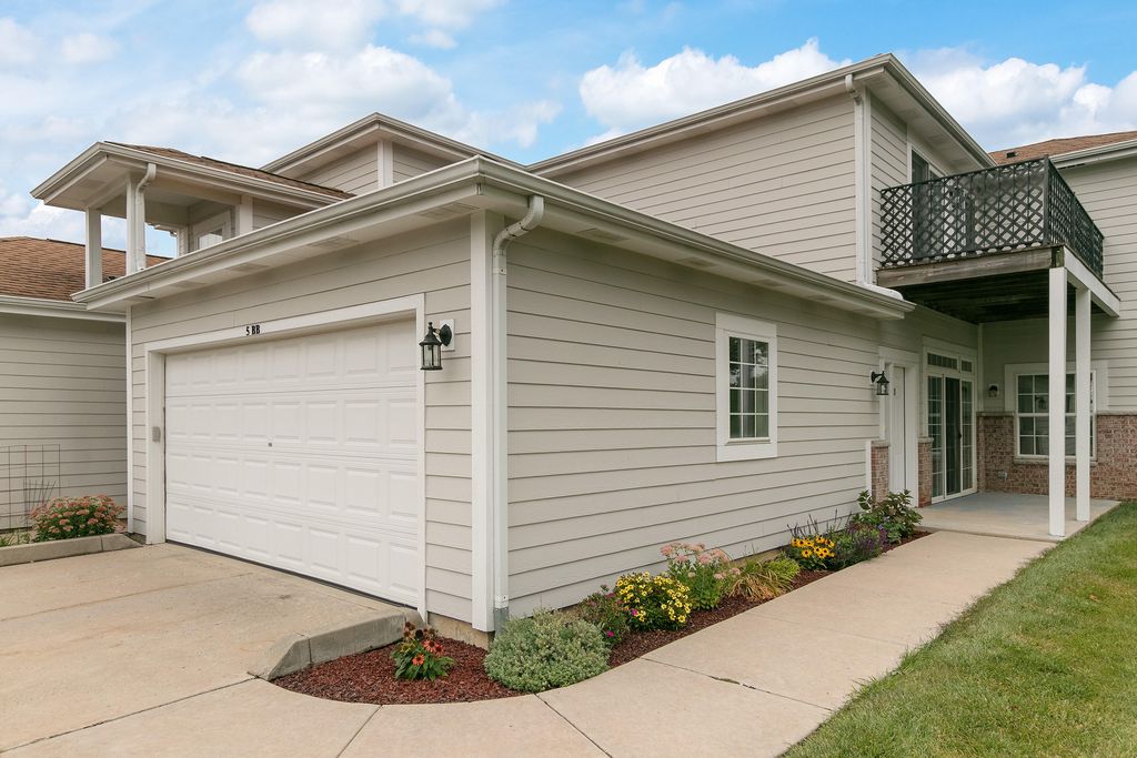 6637 Meadowlands Cir 5BB, Pleasant Prairie, WI 53158 2 Bed, 2 Bath