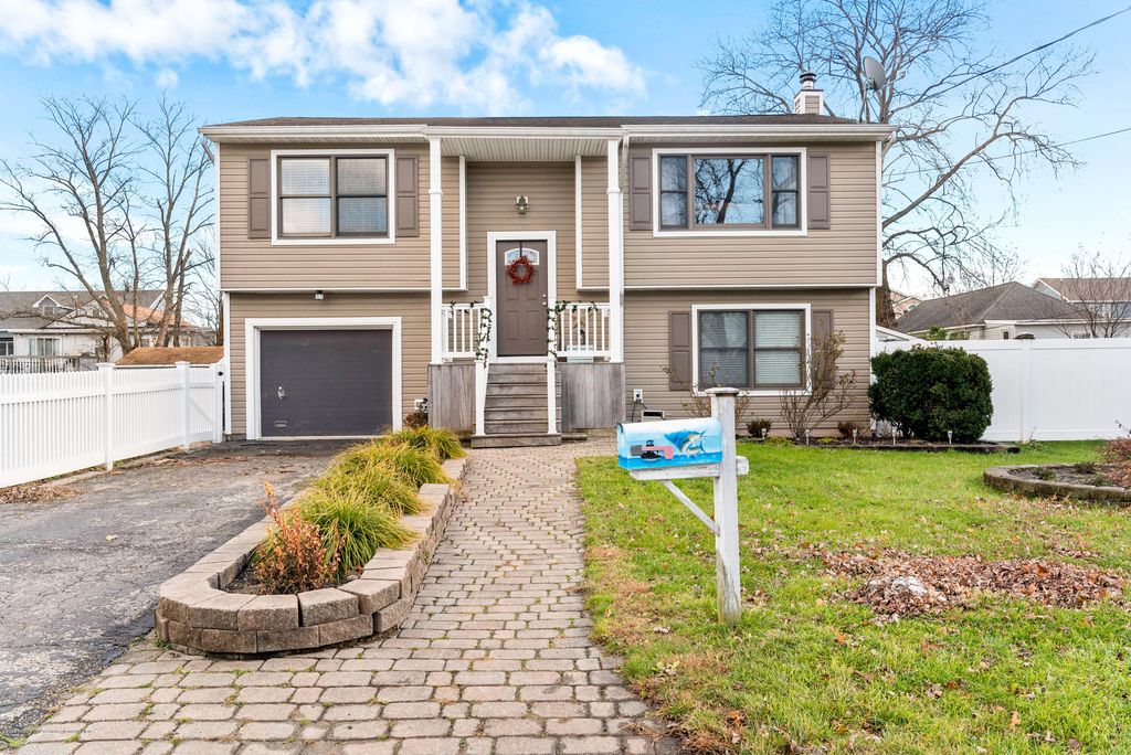 637 Monmouth Ave, Port Monmouth, NJ 3 Bed, 2 Bath SingleFamily Home