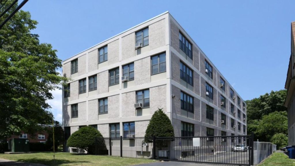 1015 Whalley Ave, New Haven, CT 06515