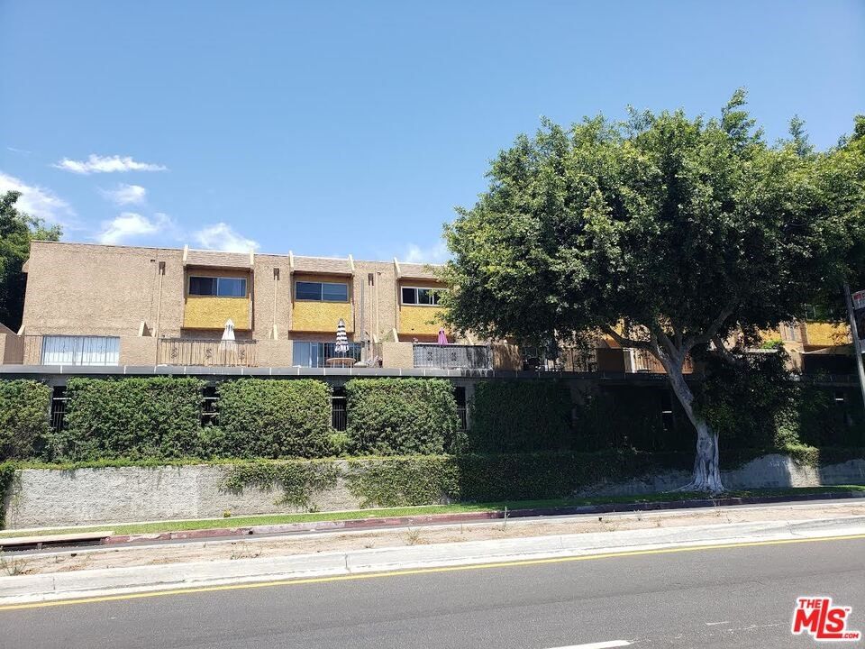 1890 S Cochran Ave, Los Angeles, CA 90019