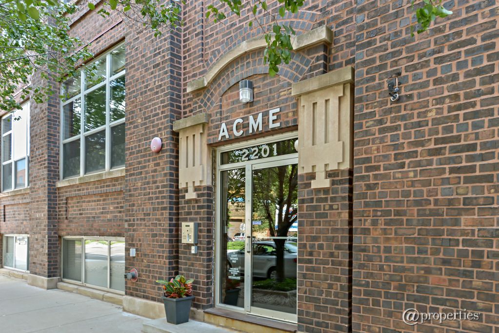 2201 W Wabansia Ave #2, Chicago, IL 60647