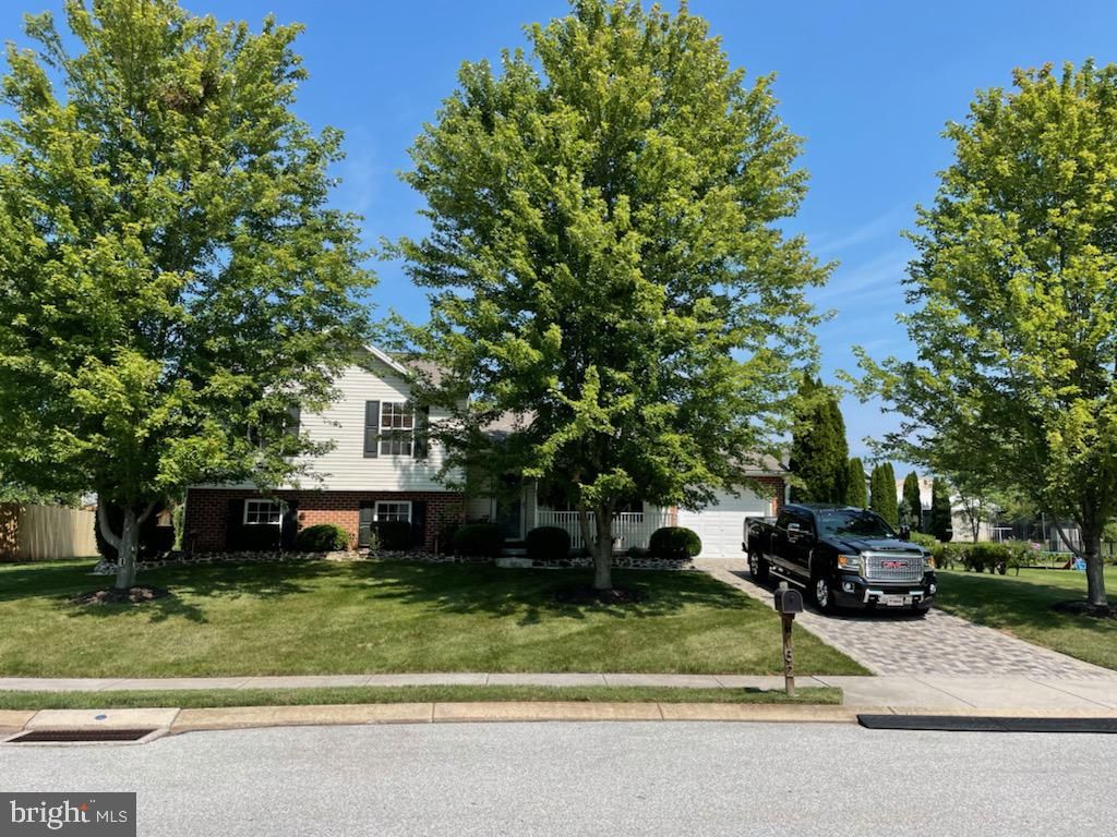 32 Abbotts Dr, Abbottstown, PA 17301