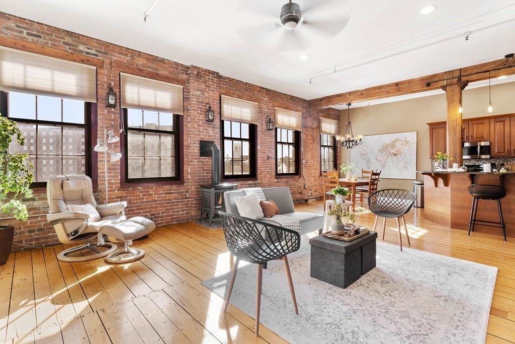 58 Prescott St #10, Lowell, MA 01852