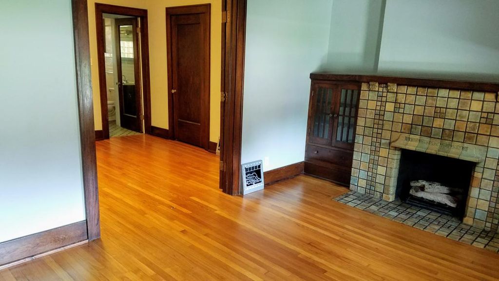1030 N Porter Ave, Wichita, KS 67203