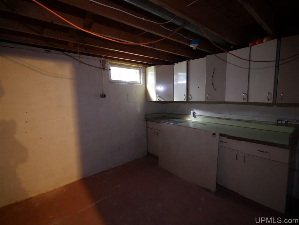 608 Pine St, Calumet, MI - 2 Bed, 1 Bath Single-Family Home - 41 Photos