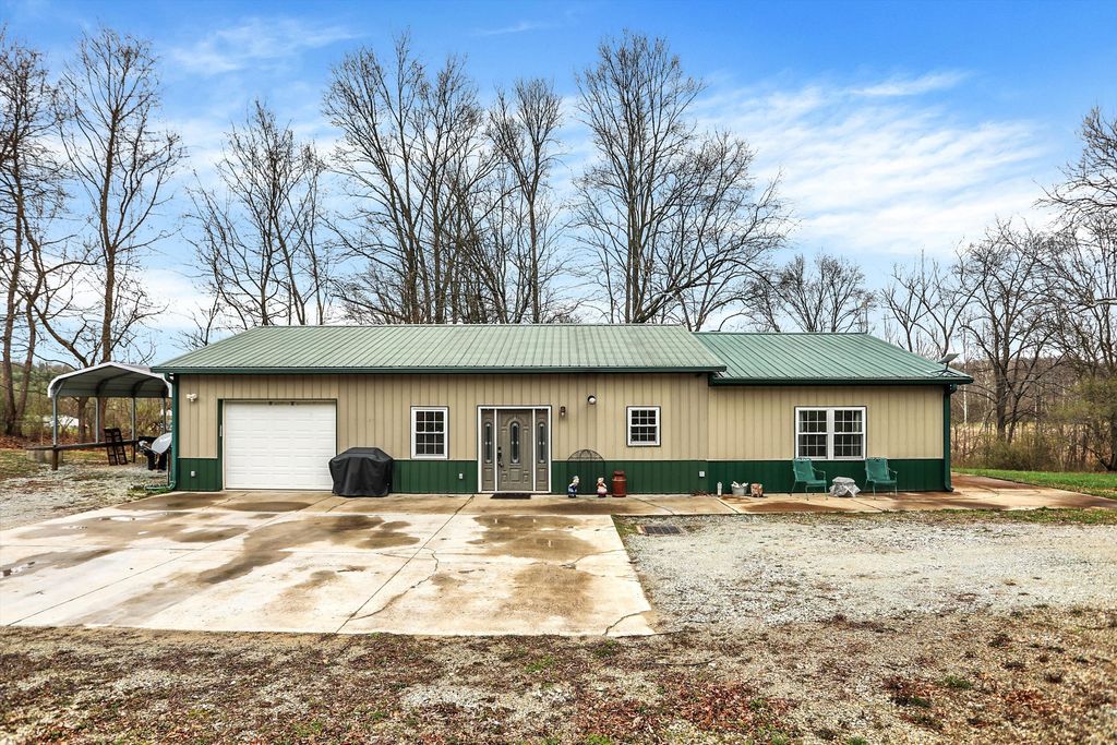 7868 S  Windy Hill Rd, Connersville, IN 47331