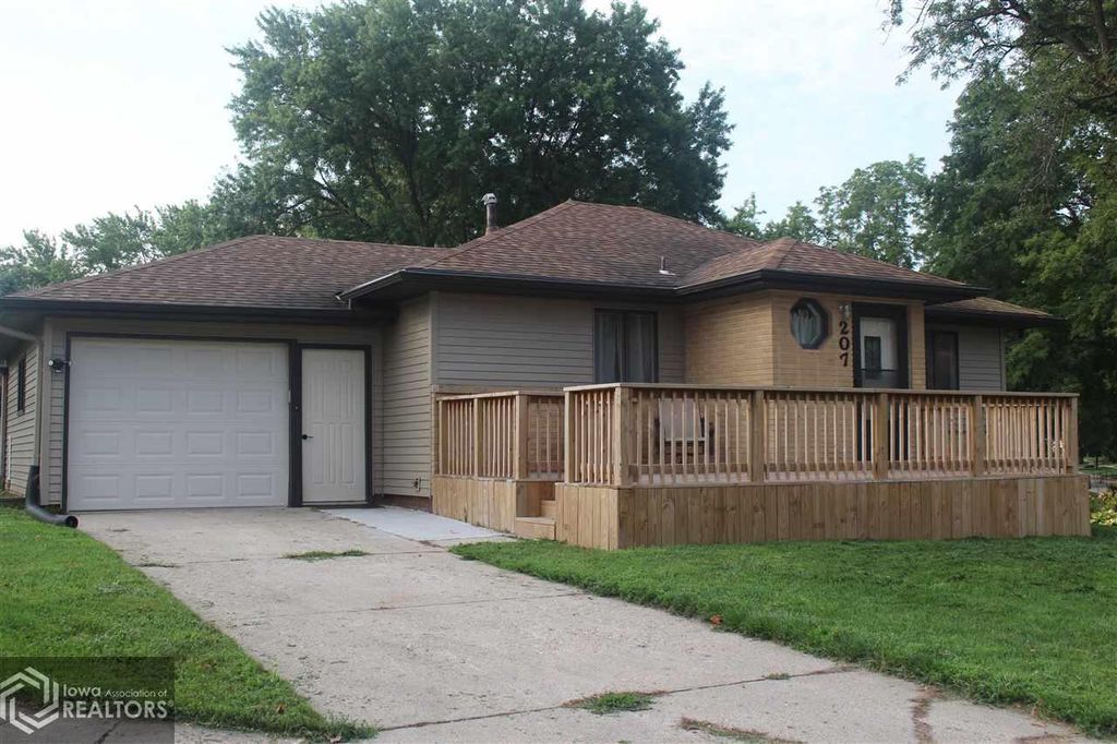 207 W 5th St, Wall Lake, IA 51466