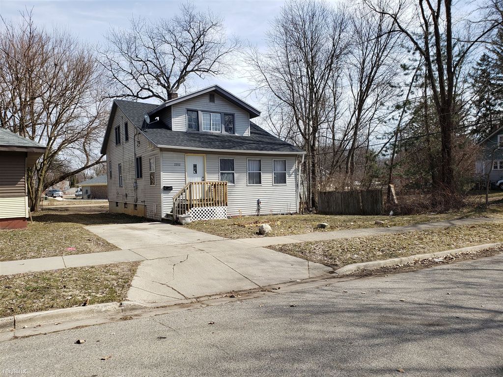 2202 Denwood Ave SW, Wyoming, MI 49509 Trulia