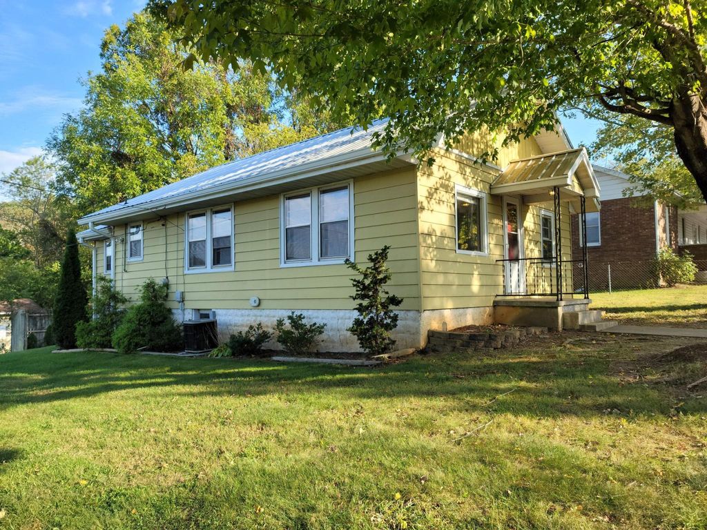 7 Pelzer St, Asheville, NC 28804